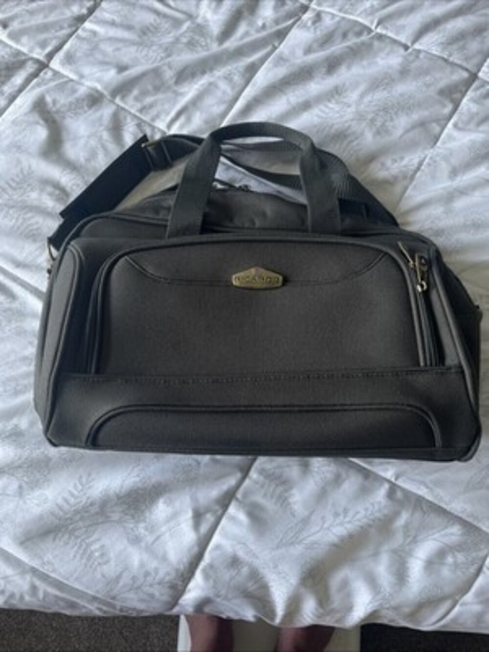Ricardo Beverly Hills Overnight Carry-On Shoulder Bag Luggage 16x6x11" Green